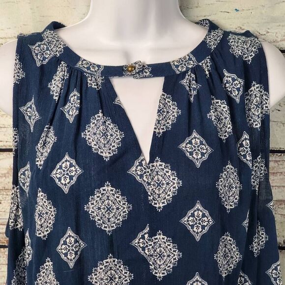 Daytrip Sleeveless Blouse Women’s Medium Blue White Boho Print Keyhole Tank Top - Picture 2 of 6